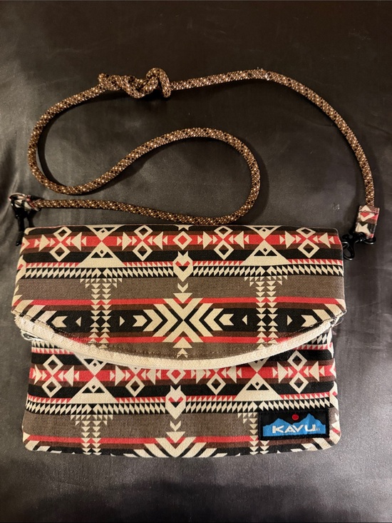 Kavu Handbags - Kavu Aztec Pattern Crossbody Bag w/Card Slots *snap needs a stitch to tighten up